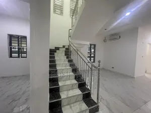 5bdrm Duplex in Chevron for rent