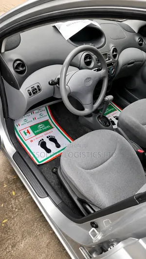 Toyota Yaris 2012 Silver