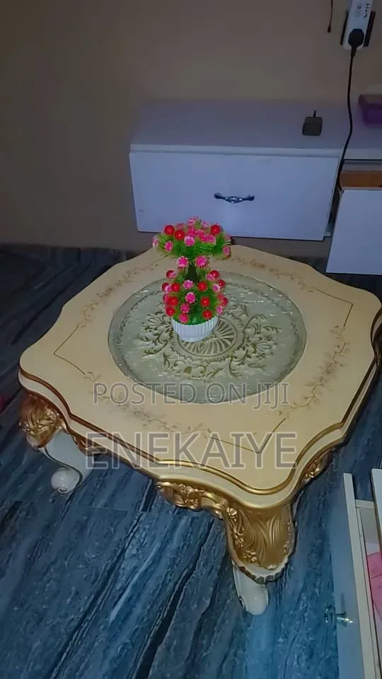 Royal Center Table