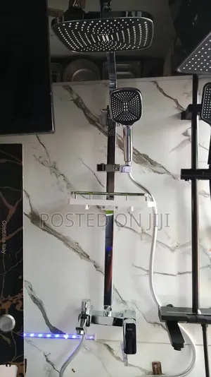 Mmaat Standing Shower