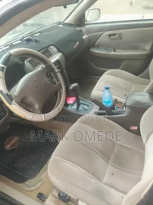 Toyota Camry 2000 Gold