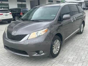 Toyota Sienna XLE AWD 7-Passenger 2013 Gray