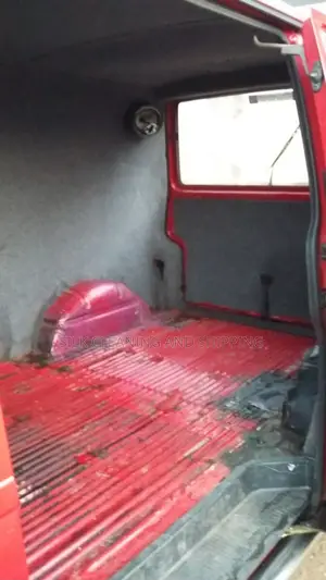 Volkswagen Transporter 2012 Red