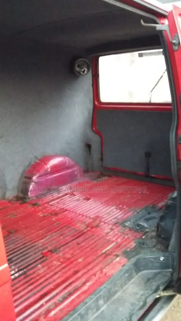 Volkswagen Transporter 2012 Red