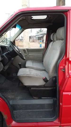 Volkswagen Transporter 2012 Red