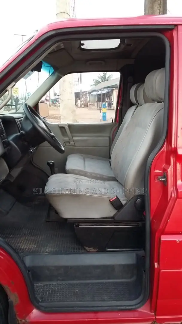 Volkswagen Transporter 2012 Red