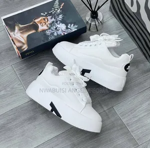 Aienke Platform Sneakers