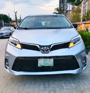 Toyota Sienna XLE 7 Passenger 2012 Silver