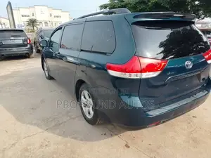 Toyota Sienna LE 8 Passenger 2011 Pearl