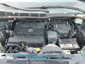 Toyota Sienna LE 8 Passenger 2011 Pearl