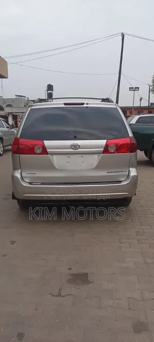 Toyota Sienna 2006 Silver