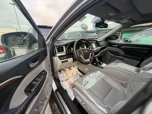 Toyota Highlander 2015 Silver