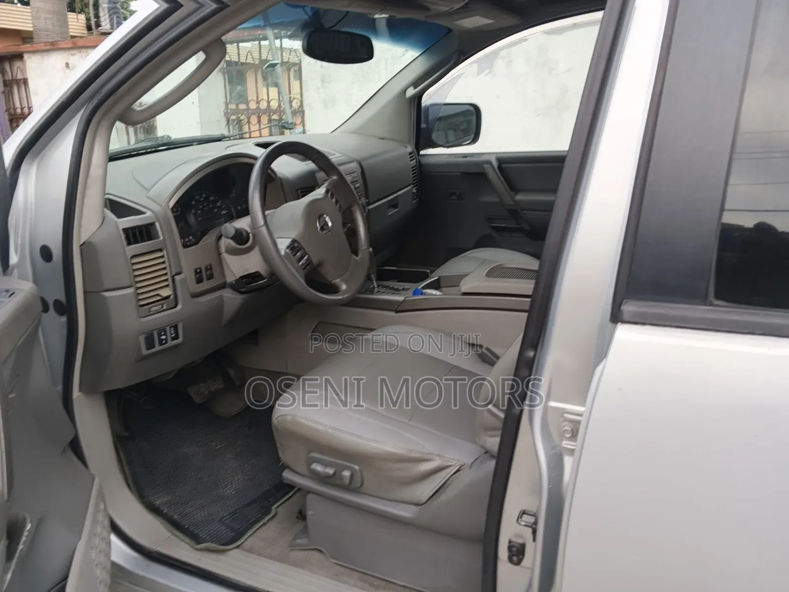 Nissan Armada 2004 Silver