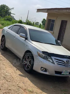 Toyota Camry XLE 4dr Sedan (2.5L 4cyl 6AM) 2010 Silver