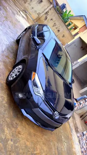 Toyota Corolla LE Premium 4dr Sedan (1.8L 4cyl CVT) 2015 Black