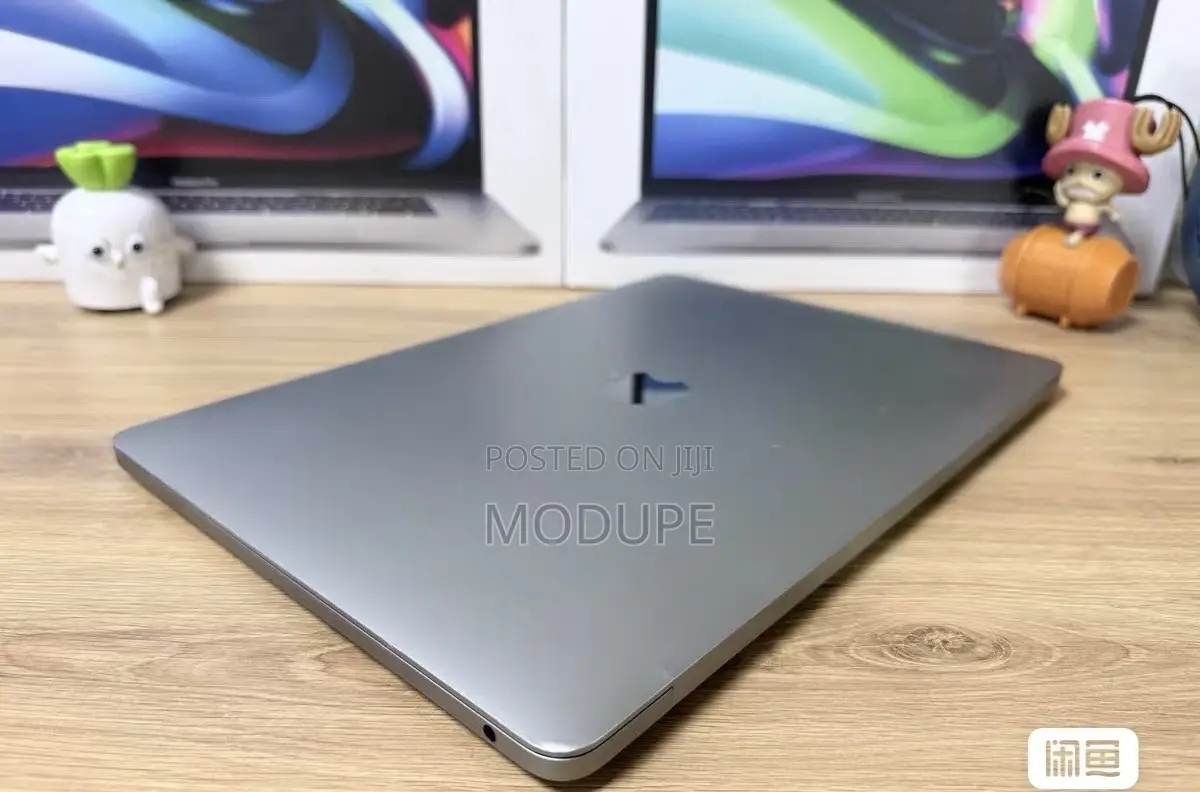 Laptop Apple MacBook Pro 2022 M2 8GB Apple M2 SSD 512GB