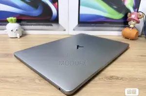 Laptop Apple MacBook Pro 2022 M2 8GB Apple M2 SSD 512GB