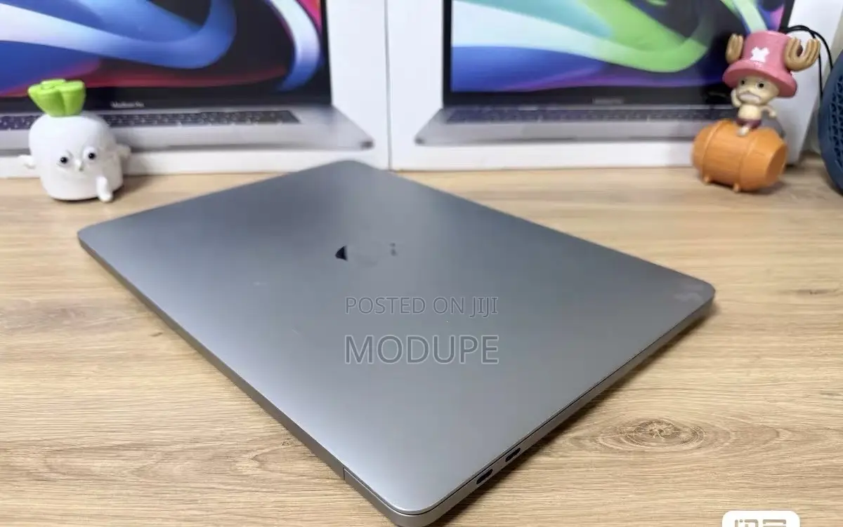 Laptop Apple MacBook Pro 2022 M2 8GB Apple M2 SSD 512GB