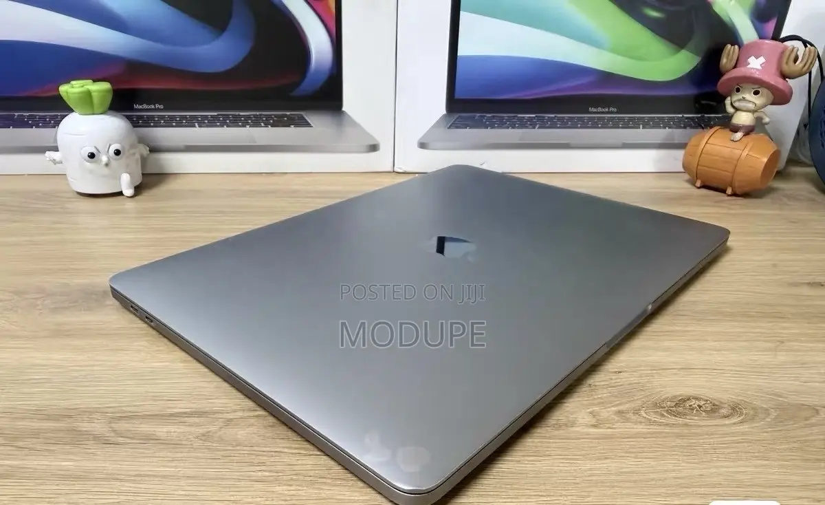 Laptop Apple MacBook Pro 2022 M2 8GB Apple M2 SSD 512GB