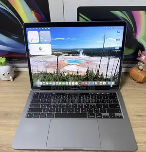 Laptop Apple MacBook Pro 2022 M2 8GB Apple M2 SSD 512GB