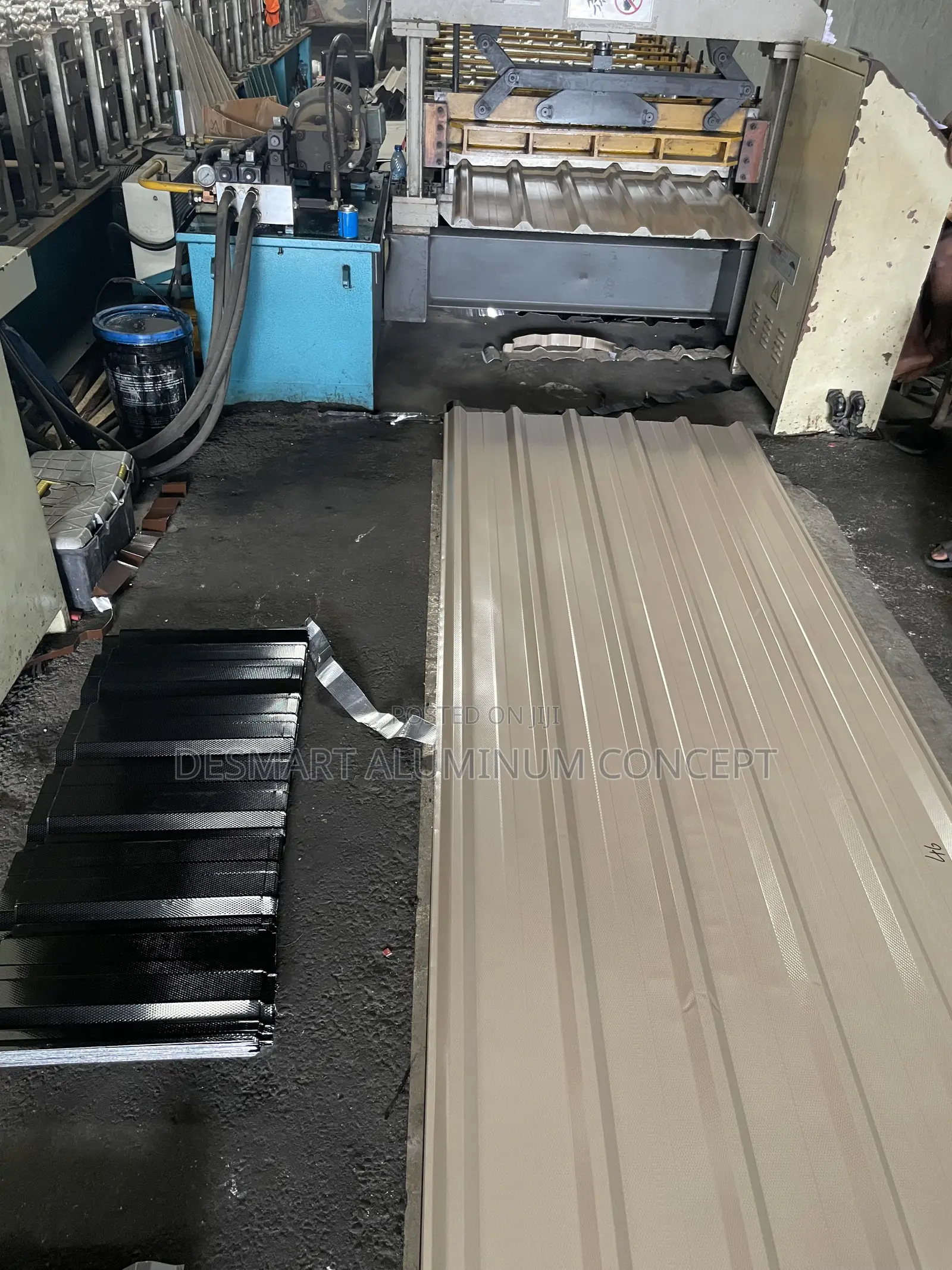 Quality Roofing. Trusted Strength./Beige Color/0.50/