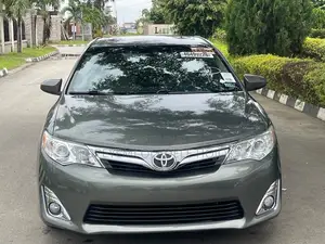Toyota Camry XLE 4dr Sedan (2.5L 4cyl 6A) 2013 Green