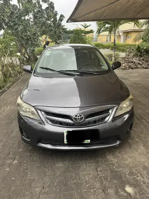 Toyota Corolla LE 4dr Sedan (1.8L 4cyl 4A) 2012 Gray