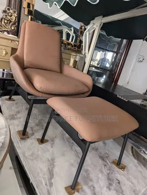 Classic Designs Relaxed Leather Chair With Footrest