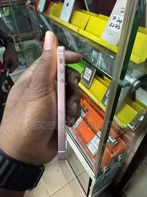 Apple iPhone SE 64 GB Pink