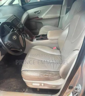 Toyota Venza 2010 Silver