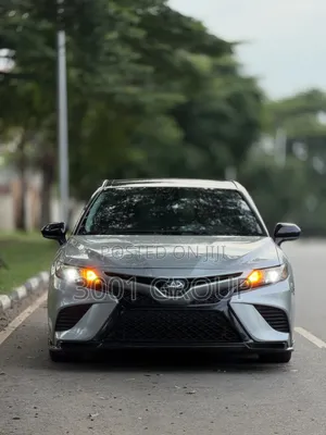 Toyota Camry 2020 Silver