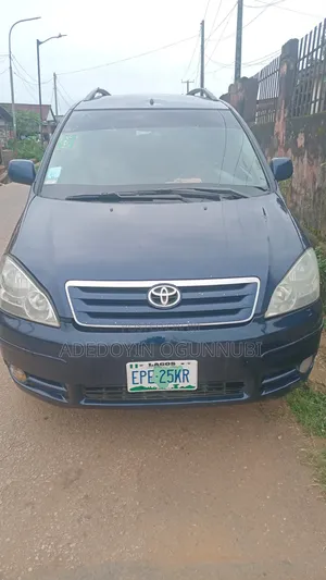 Toyota Avensis Verso 2006 Blue