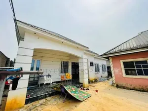 6bdrm Bungalow in Apu Road, Obio-Akpor for sale