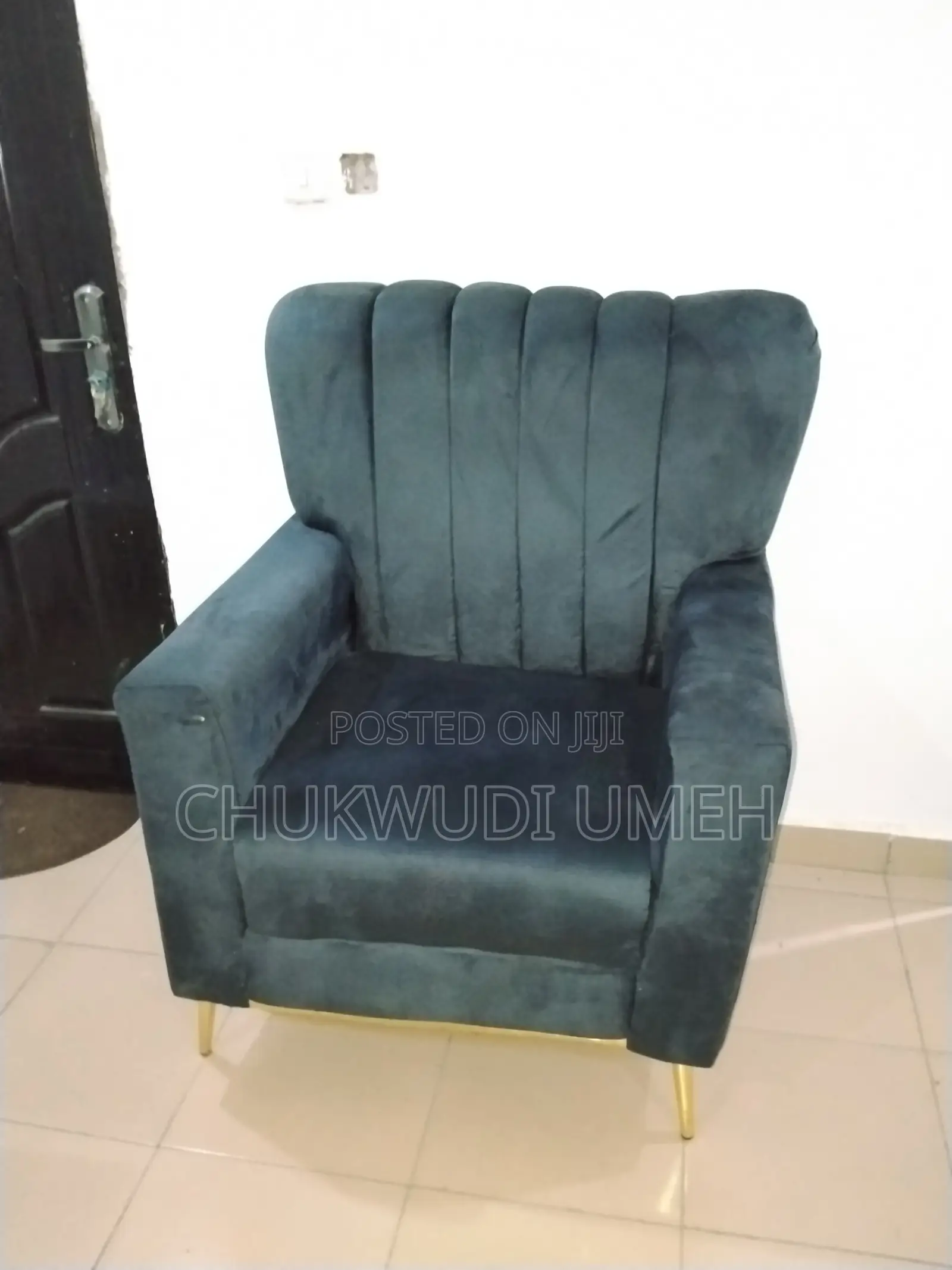 5 Seater Chair + Center Table