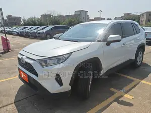 Toyota RAV4 LE 2025 White