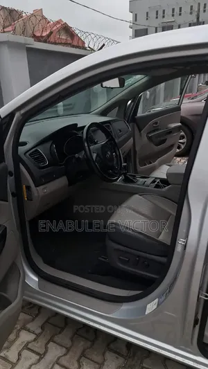 Kia Sedona 2013 Silver
