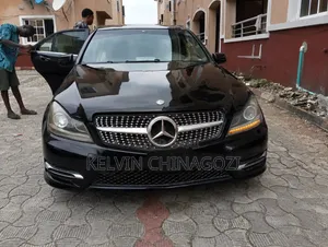 Mercedes-Benz C300 2010 Black