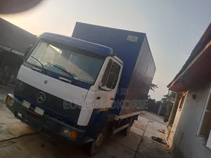 814 M/ Benz Truck