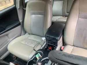 Toyota Camry LE 4dr Sedan (2.5L 4cyl 6A) 2012 Gray