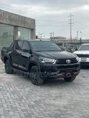 Toyota Hilux 2024 Blue
