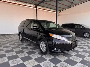 Toyota Sienna 2015 Black