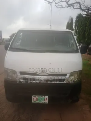 Toyota HiAce 2010 White