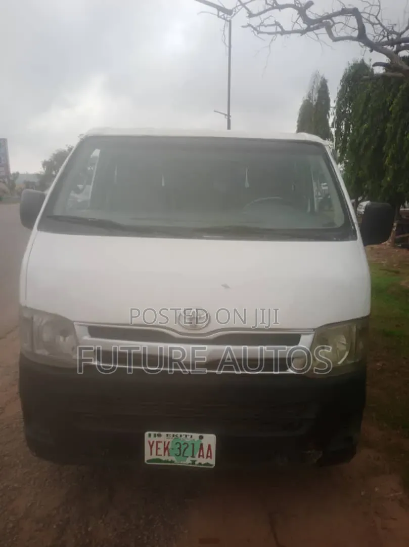 Toyota HiAce 2010 White