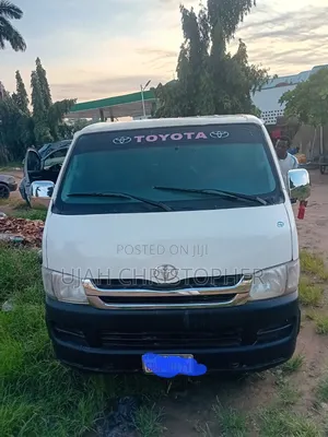 Toyota HiAce 2013 White