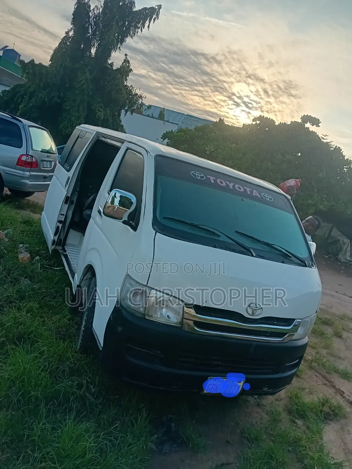 Toyota HiAce 2013 White
