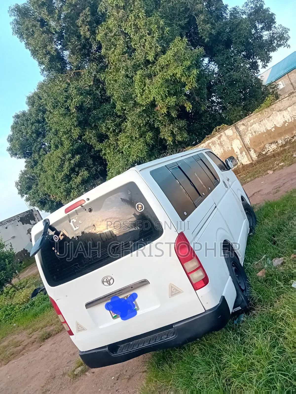 Toyota HiAce 2013 White