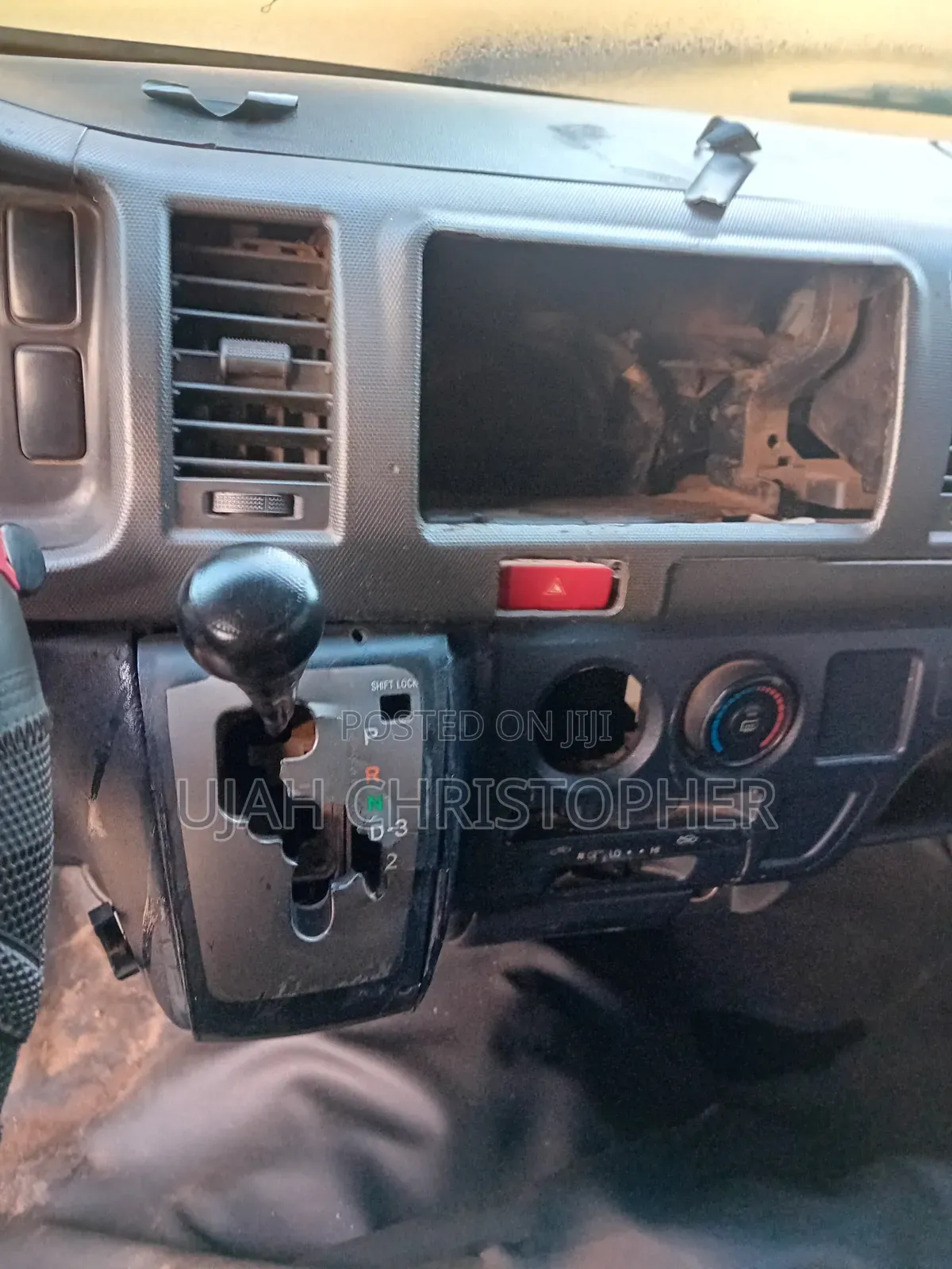 Toyota HiAce 2013 White