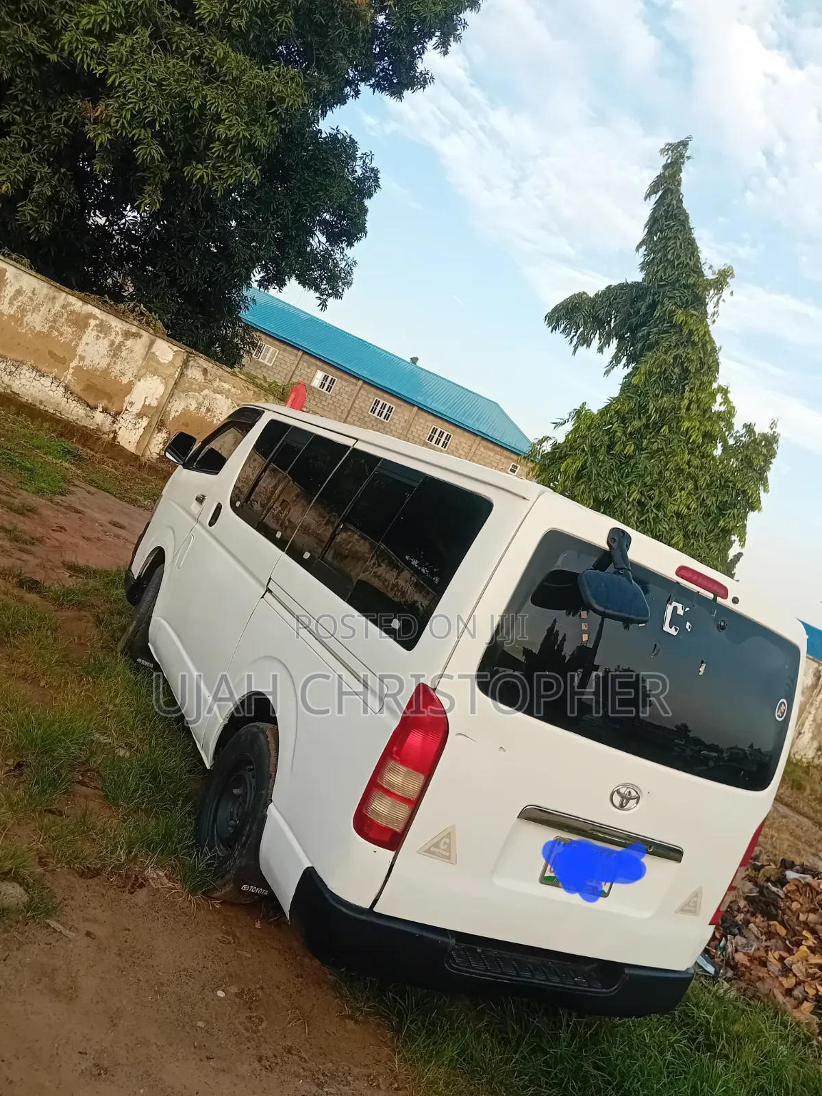 Toyota HiAce 2013 White