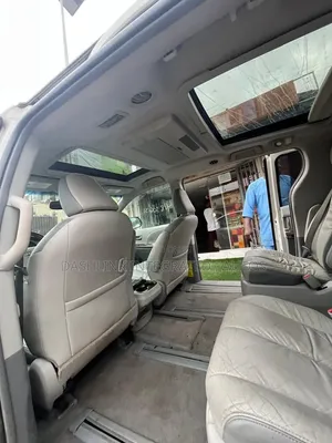Toyota Sienna 2011 Pearl