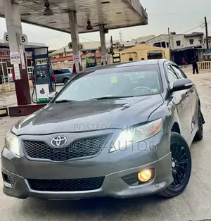Toyota Camry SE 4dr Sedan (2.5L 4cyl 6AM) 2010 Gray